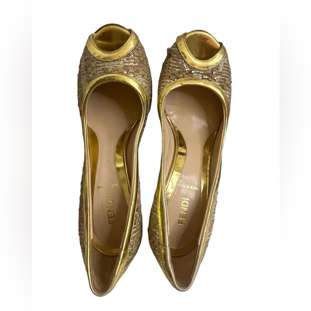 Fendi
Metallic Gold Tone Peep-Toe Pumps Women's Size 9 - Picture 8 of 11